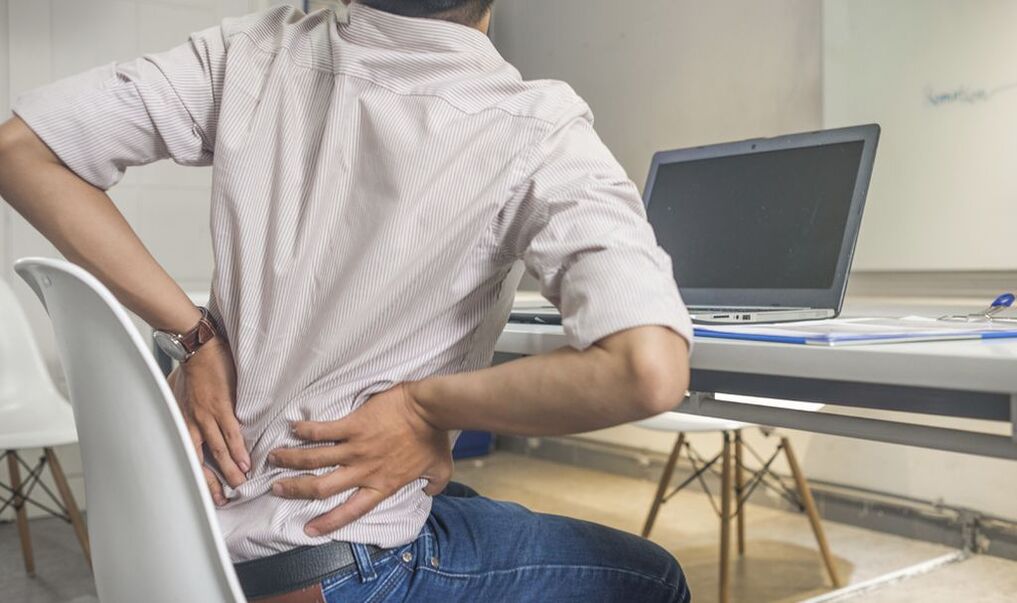 bolečine v spodnjem delu hrbta med sedenjem
